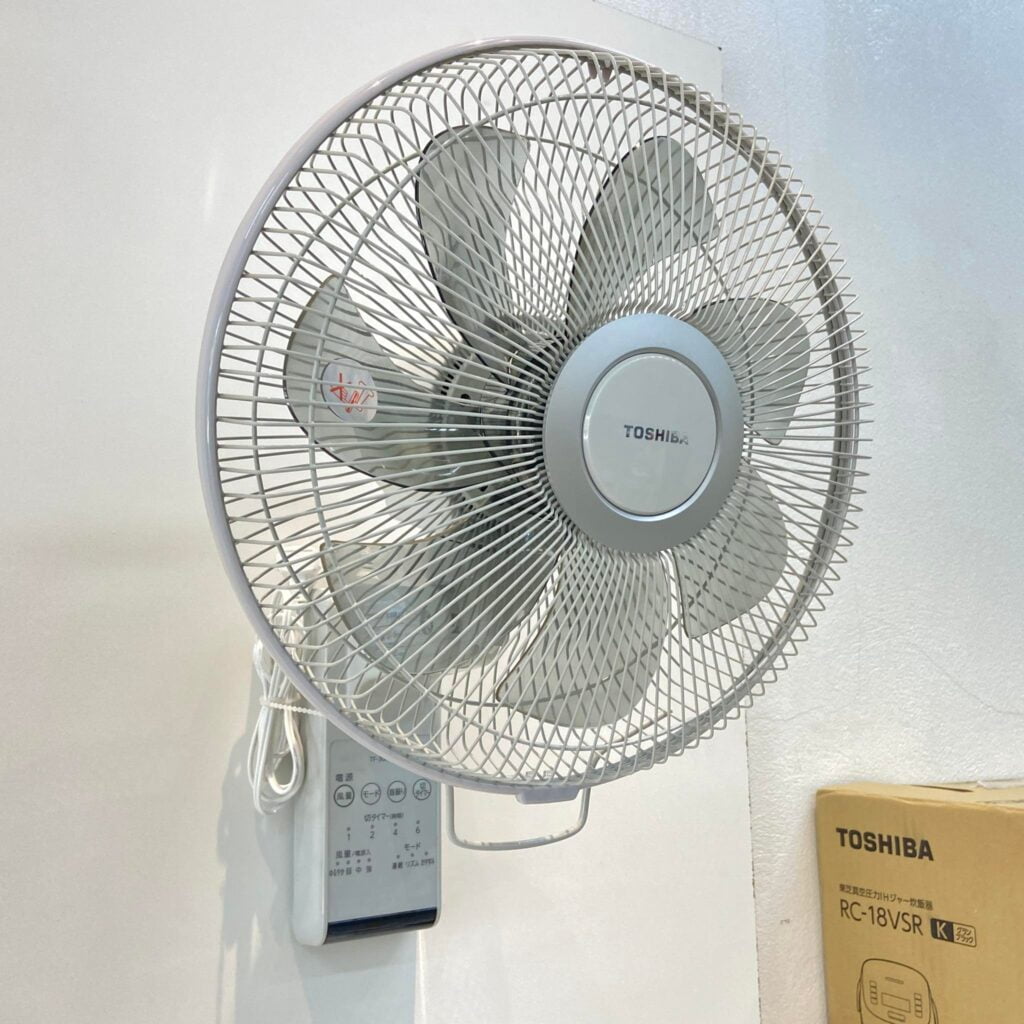 Quạt treo tường Toshiba TF-30RK25