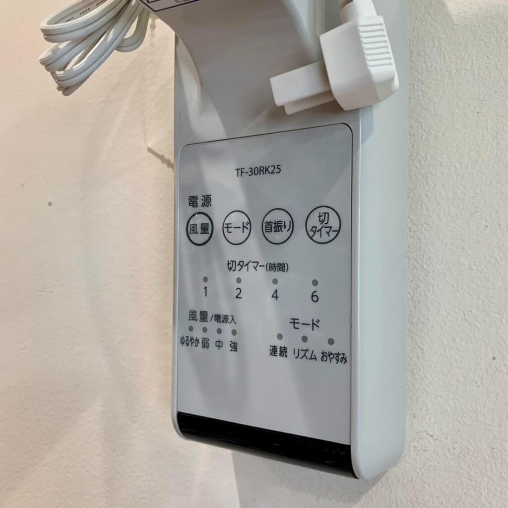 Quạt treo tường Toshiba TF-30RK25