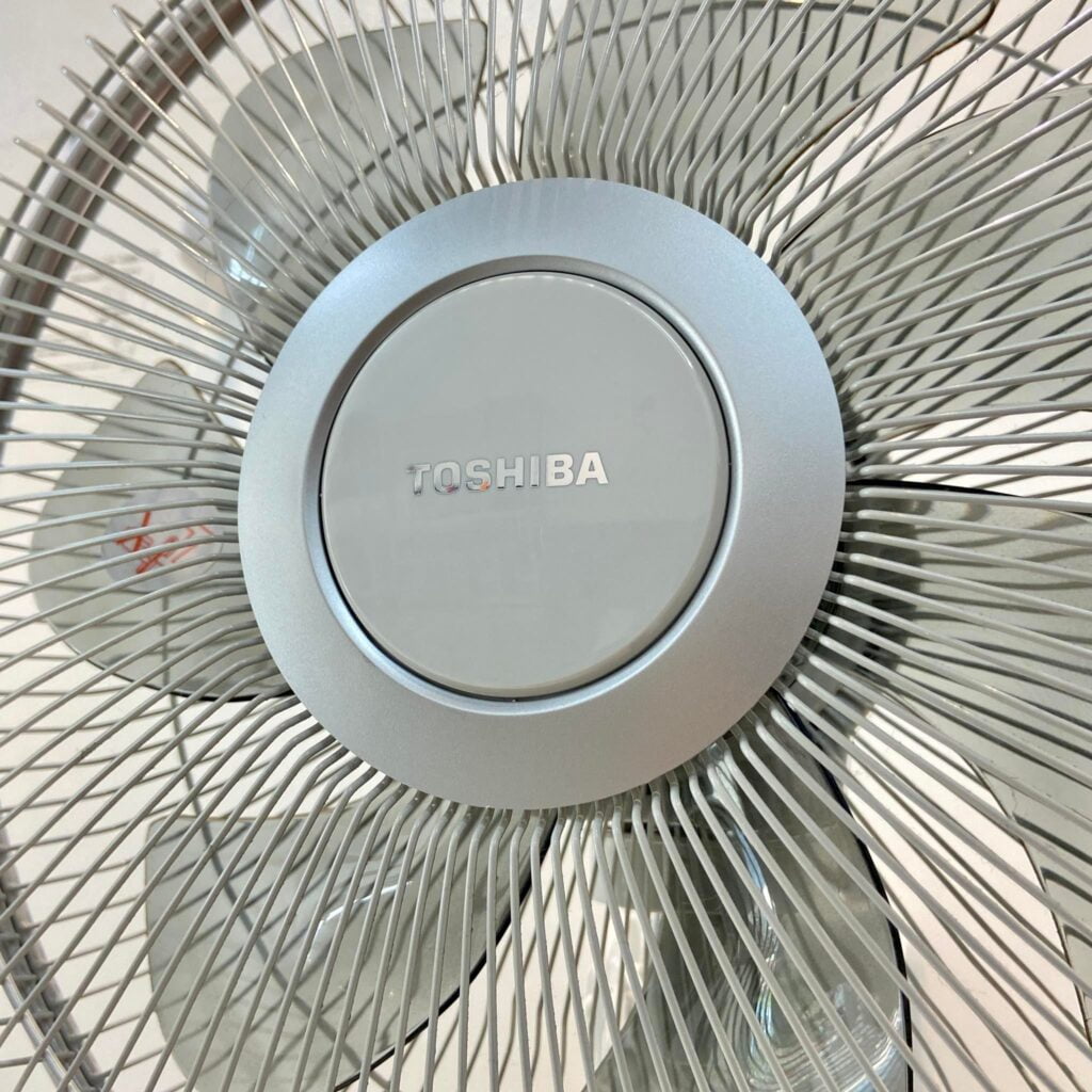 quạt treo tường toshiba tf-30rk25