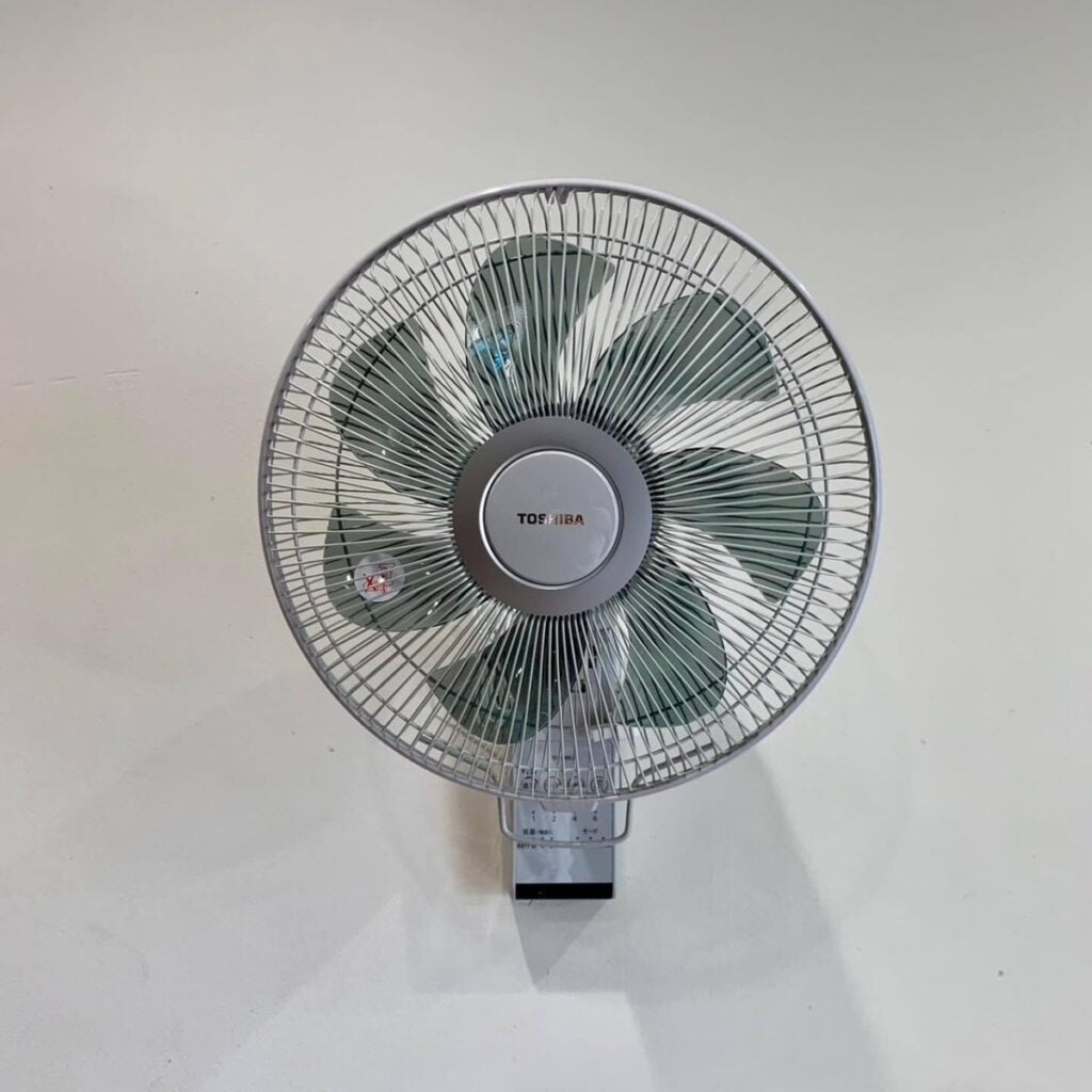Quạt treo tường Toshiba TF-30RK25