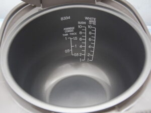 Nồi cơm điện Zojirushi NS-YMH18 điện 220-230V