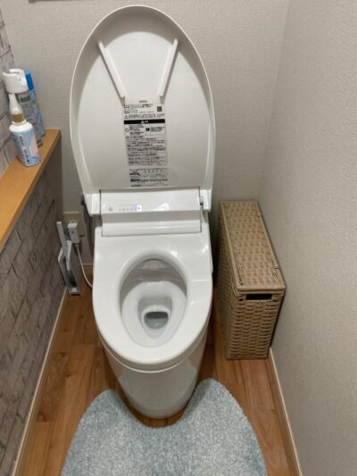 Bồn cầu 1 khối TOTO CES9435 chức năng tự động Bồn cầu 1 khối TOTO CES9435 chức năng tự động