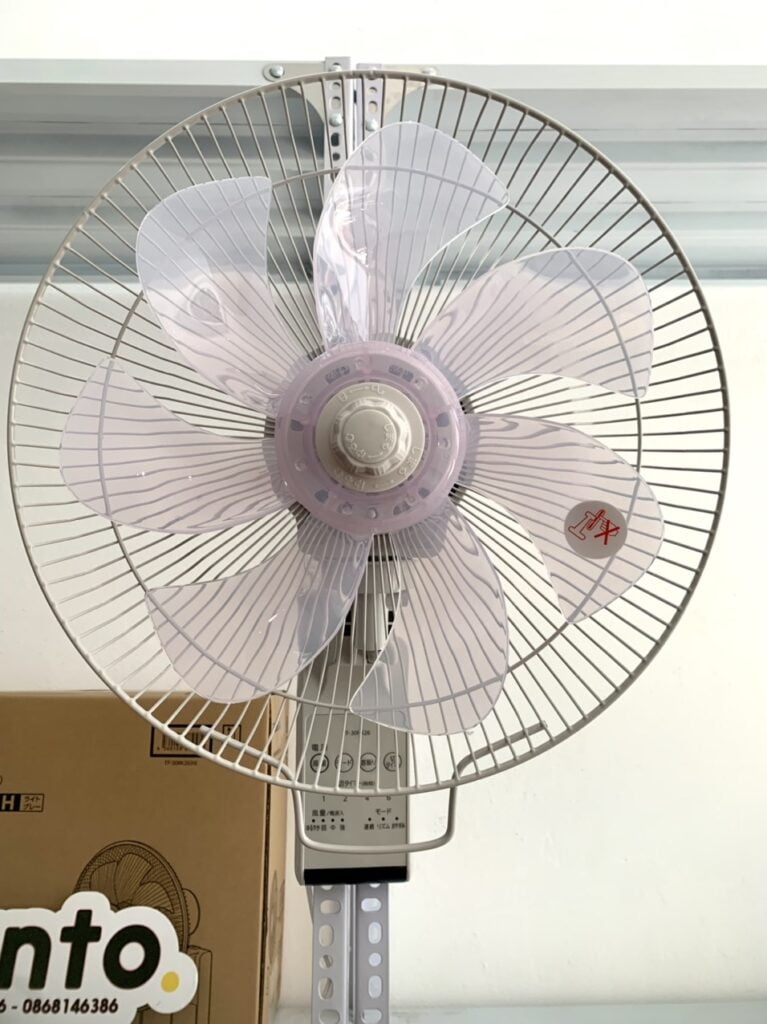 Quạt treo tường Toshiba TF-30RK26