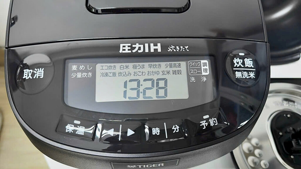 Nồi cơm điện Tiger JPV-C180KG